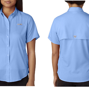 blue short-sleeved shirt on a girl