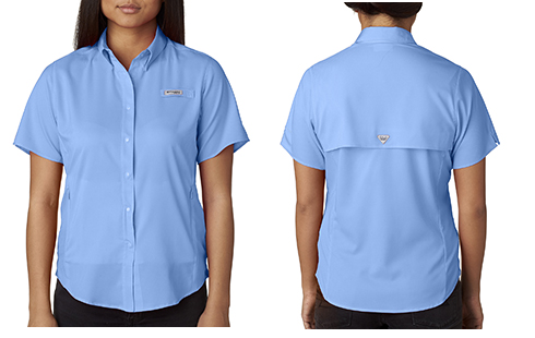 blue short-sleeved shirt on a girl